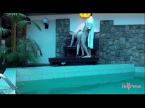 ❤️ Boss invita a cameriera à a piscina, ma ùn pudia resiste à un caldu ❌ Porno vk à co.prendiporno.ru